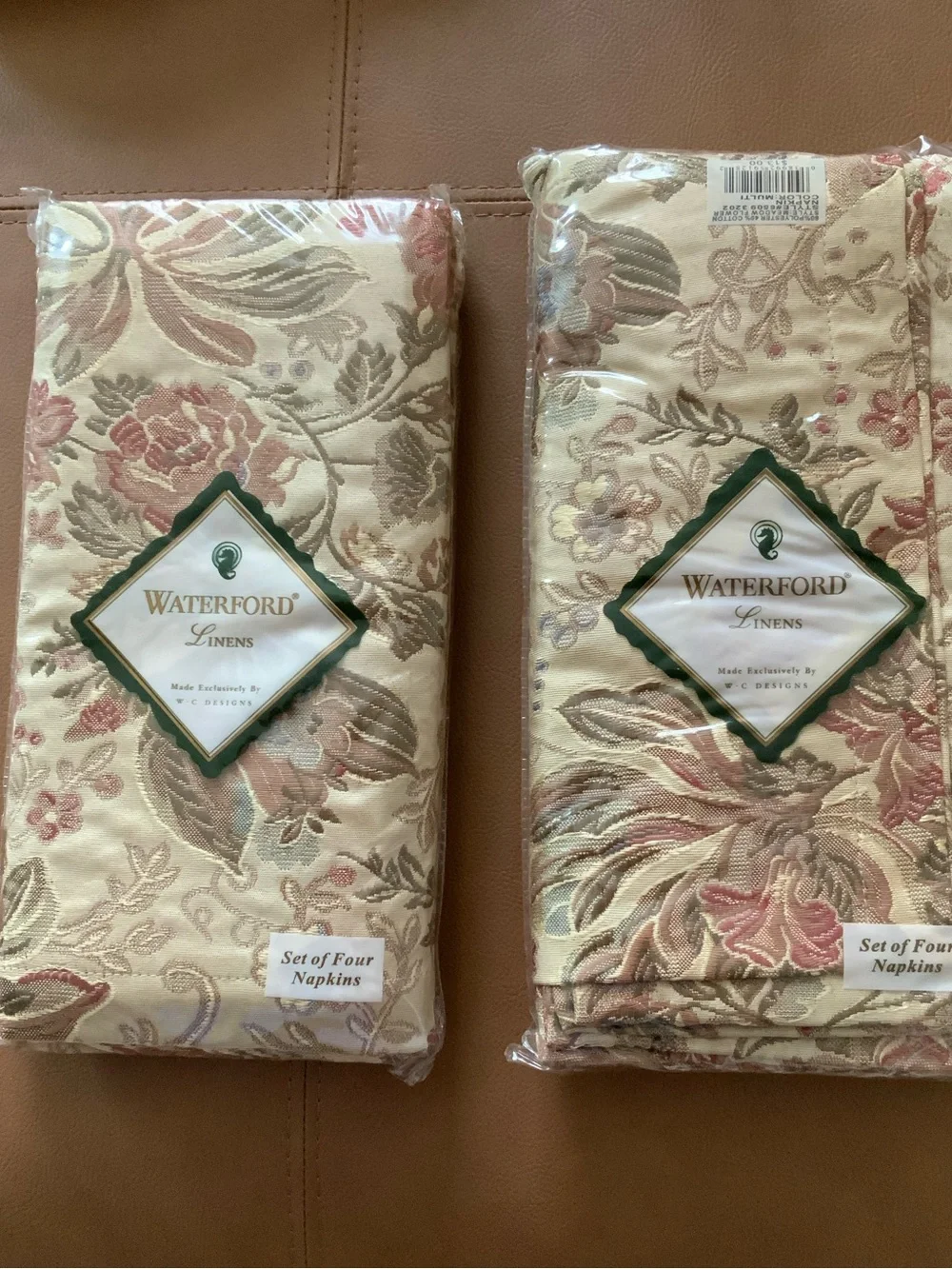 Set of 2 Waterford Linens Set of MEADOW FLOWER 4 Napkins per pack. New